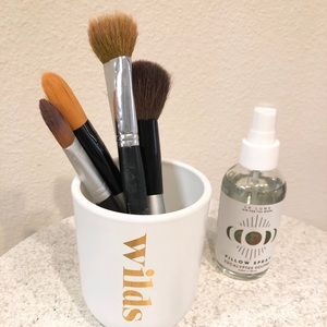 🤎Urban Outfitters Wilds Ceramic Vanity Cup Makeup Organizer